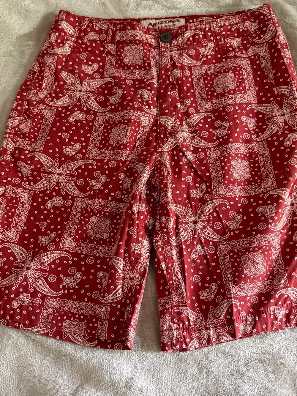 (B) Like New Arizona Jean Company Red Bandana Print Flat Front Men’s Shorts